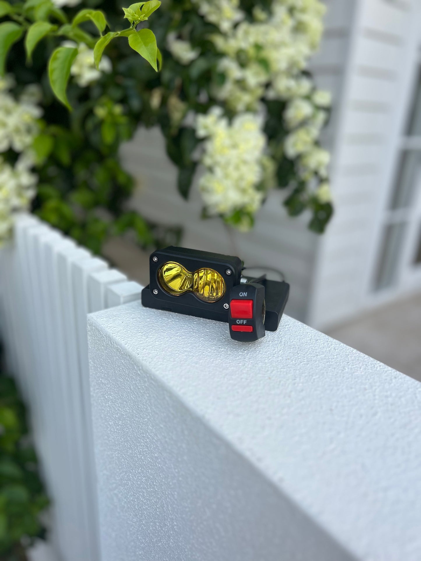 Yellow 12v Battery Powered Baja Light / with switch