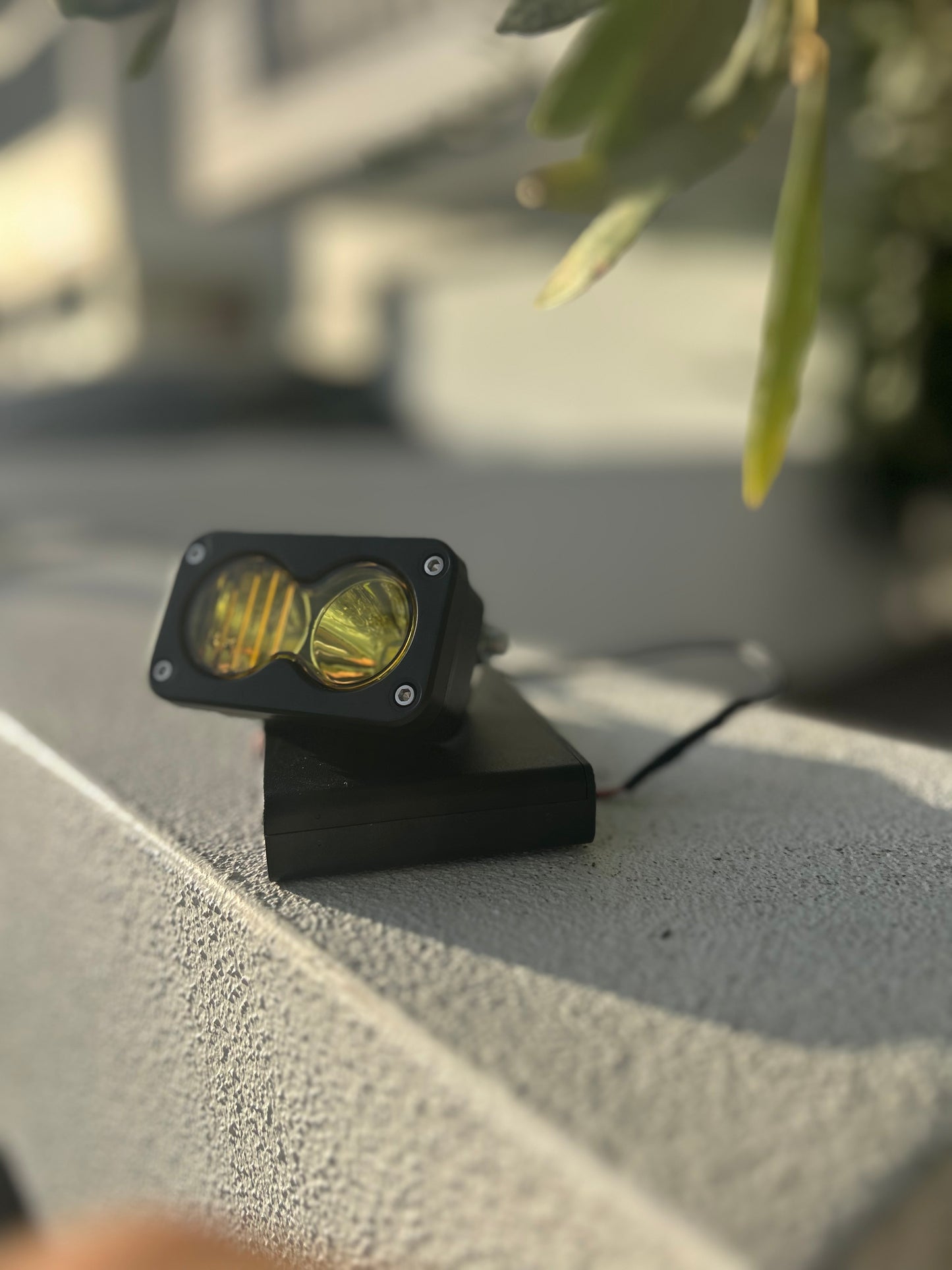 Yellow 12v Battery Powered Baja Light