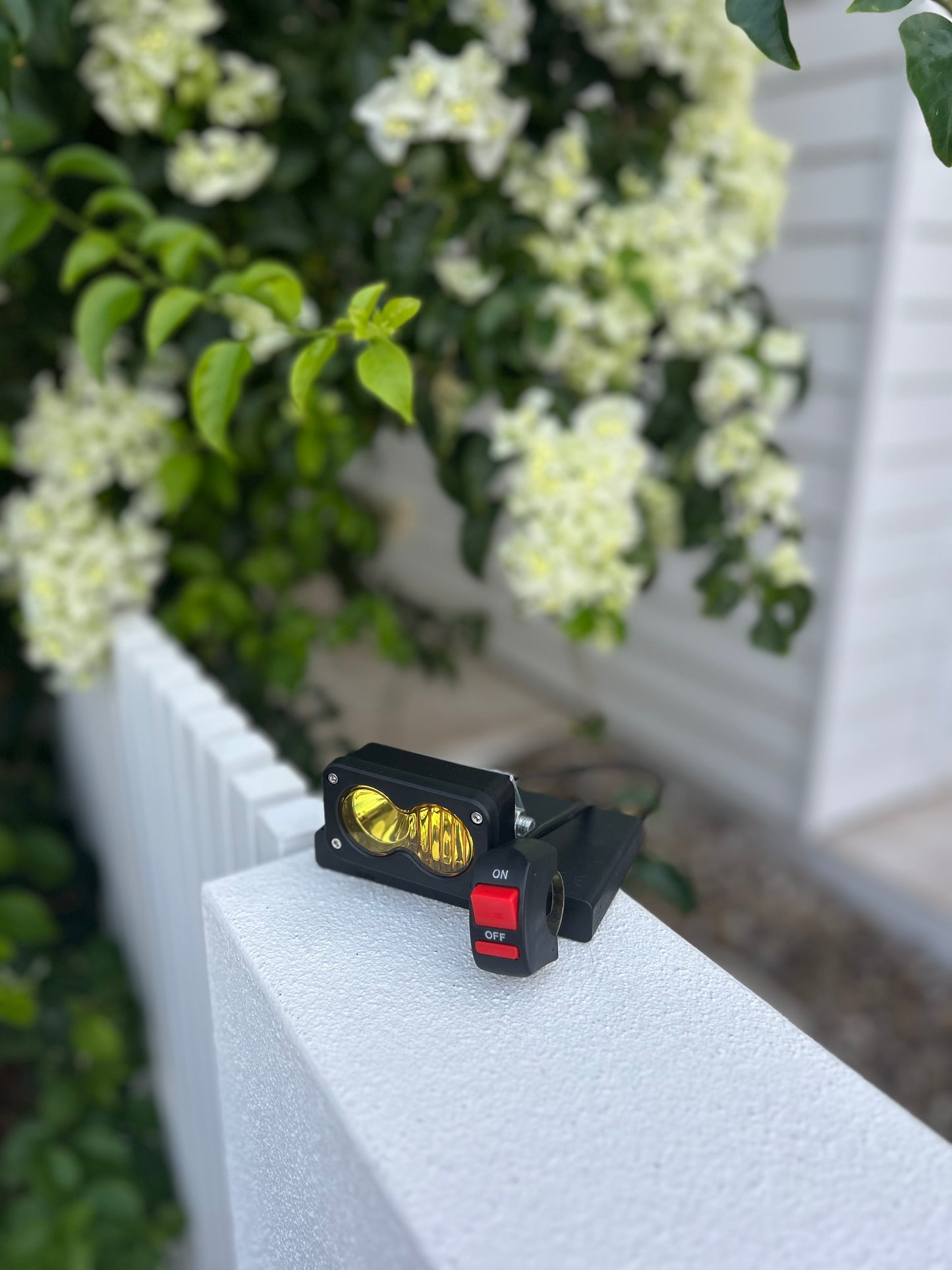 Yellow 12v Battery Powered Baja Light / with switch
